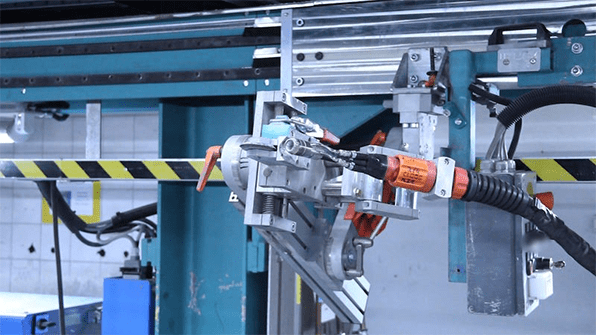 Pictures showing the industrial environment of the linear guideway